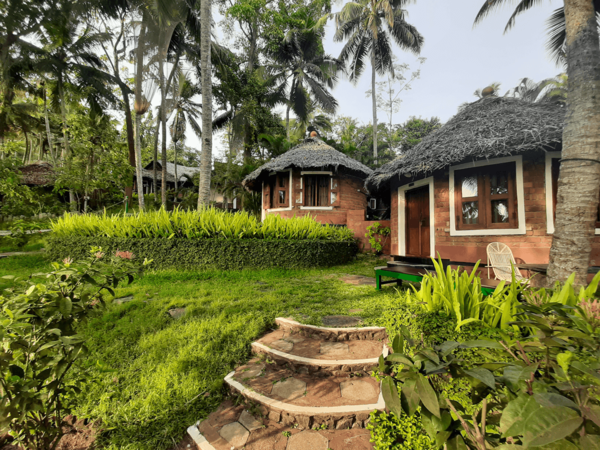 Manaltheeram Cottages